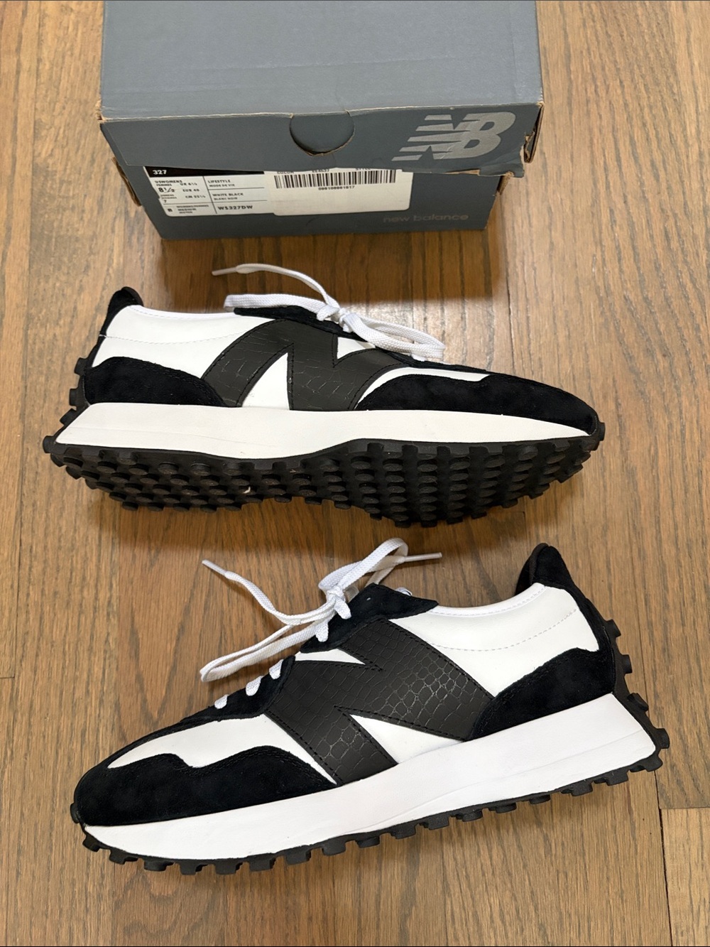 New Balance 327 Sneakers